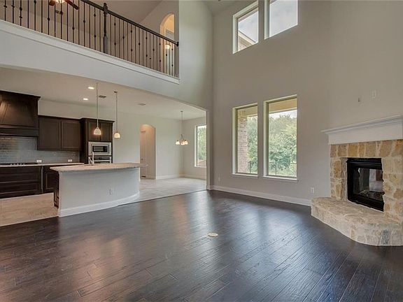 3rd image of 609 Elm Creek Cir