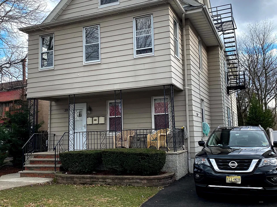 99 Broughton Ave #1