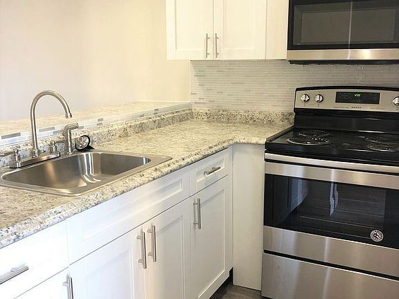 2nd image of 965 Manor Dr #10852705