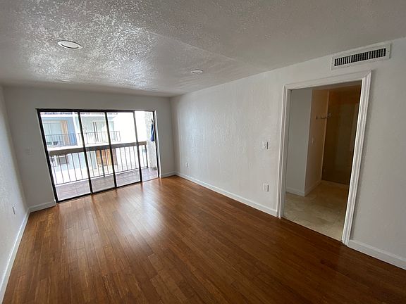 5th image of 833 West Ave APT 404