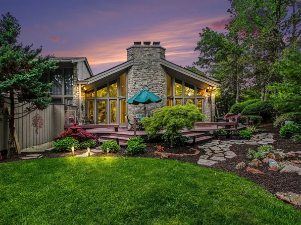 3730 Chimney Hill Dr, Valparaiso, IN 46383