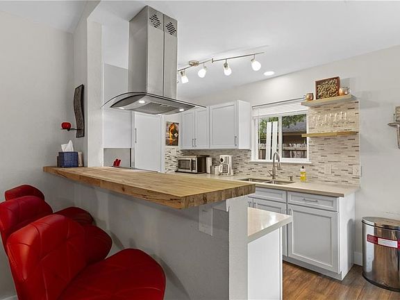 5th image of 6103 Pennwood Ln