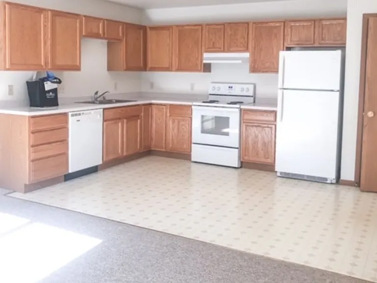 4526 Hartzell Ln — Photo 2