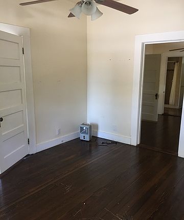 2nd image of 916 N Hackberry St