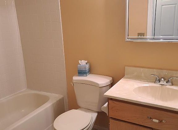 4th image of 15 Barclay Ct