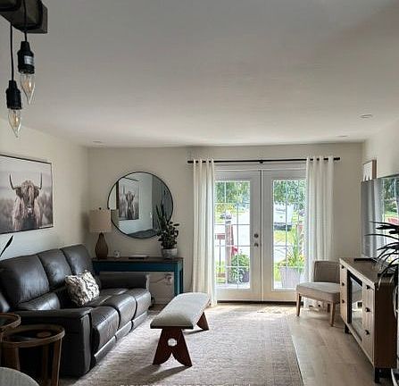 2nd image of 407 King St