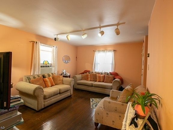 5th image of 436-438 N 13th St