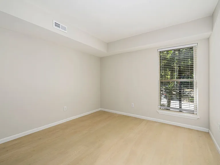 Oak Forest Apartments — Photo 7