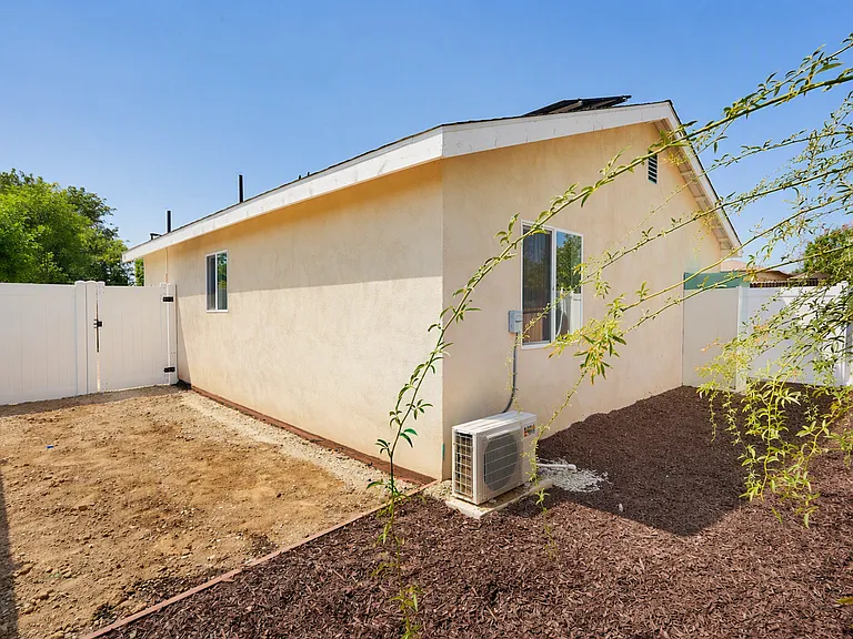 4805 Charlotte Way — Photo 30