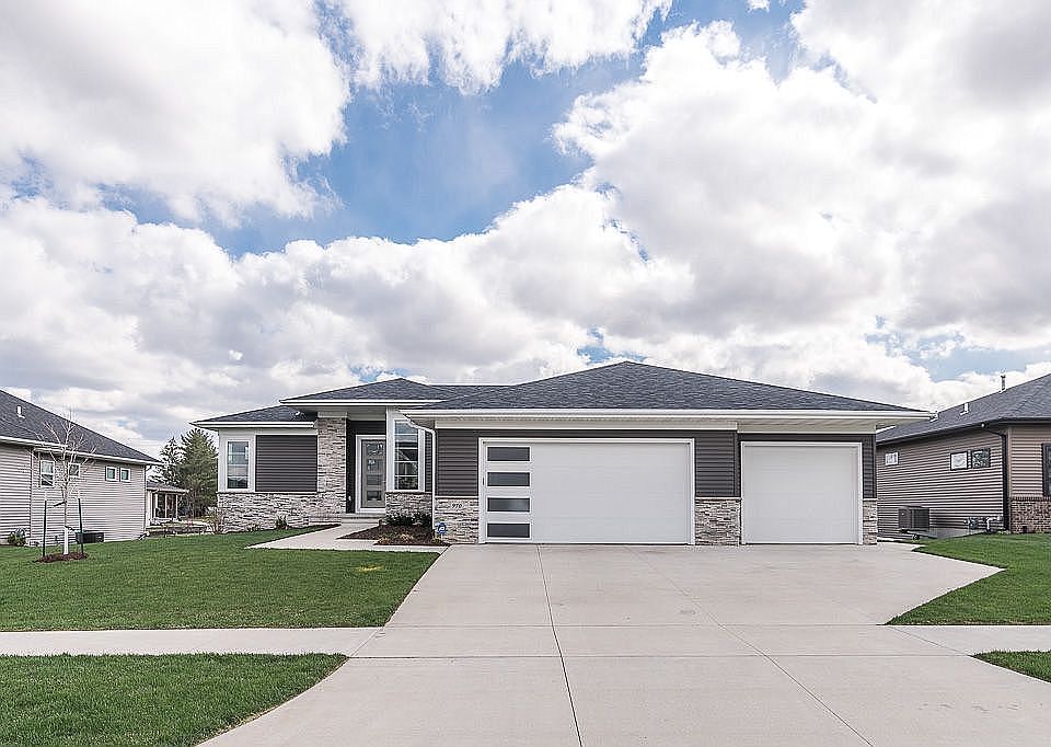 1st image of 970 Grouse Ct