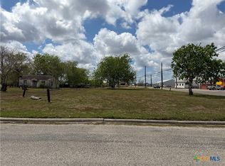 105 S Juanita St, Port Lavaca, TX 77979