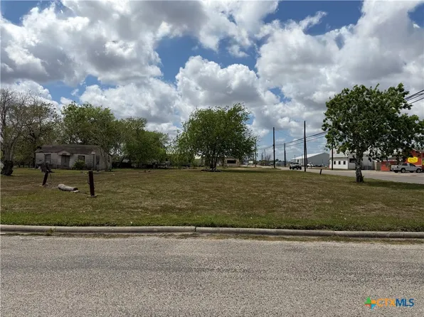 105 S Juanita St, Port Lavaca, TX 77979