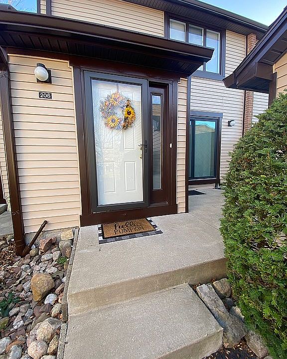 1st image of 206 Charlesgate Cir