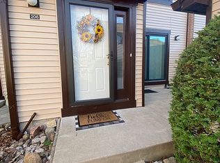 206 Charlesgate Cir, East Amherst, NY 14051