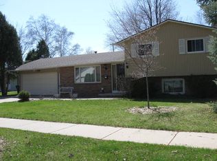 954 Saint Marys St, De Pere, WI 54115
