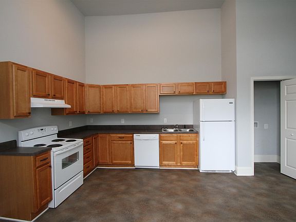 2nd image of 249 Magnolia St APT 106