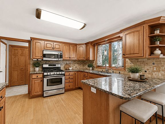 5th image of 1110 Southern Hills Ln SW
