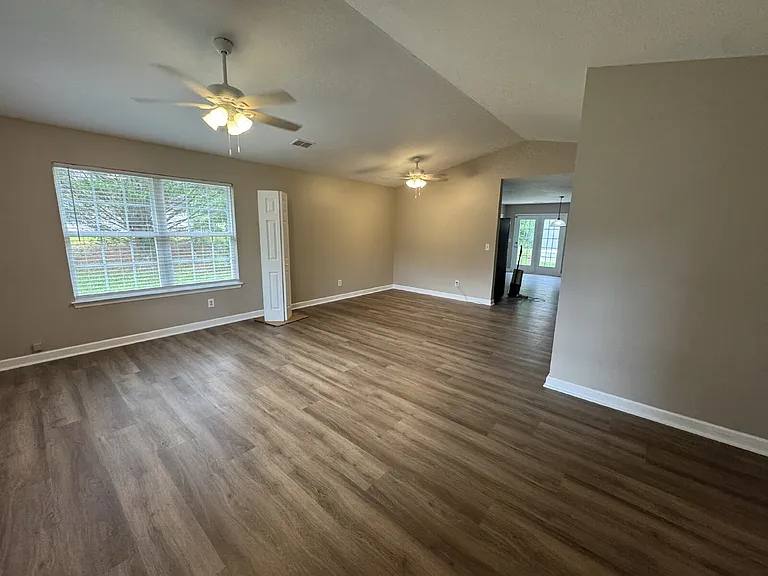 867 Louie Ln — Photo 2