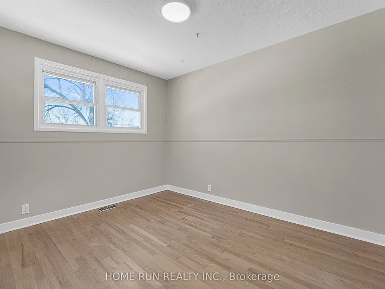 1259 Meadowlands Dr E — Photo 32