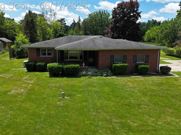 3174 McGregor St, Grand Blanc, MI 48439