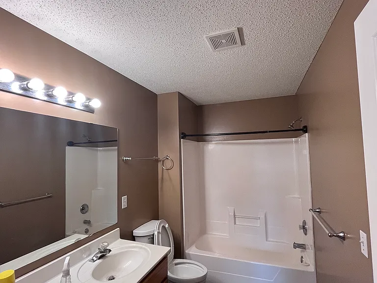 Master Bathroom Upper Level