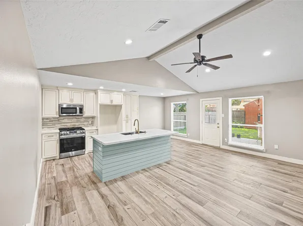 5923 Dee Dr, Pasadena, TX 77505