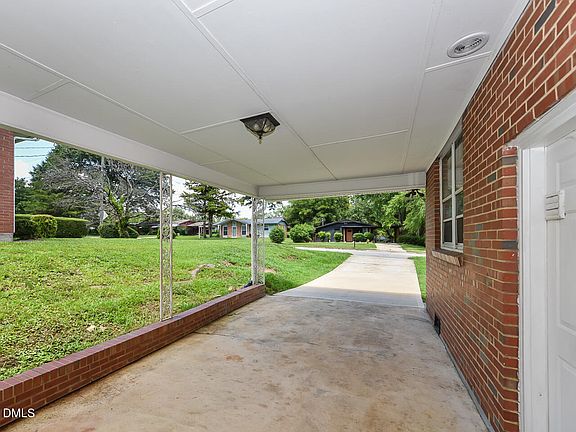 4th image of 852 Hadley Rd