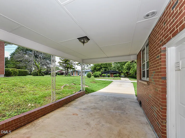 852 Hadley Rd — Photo 4