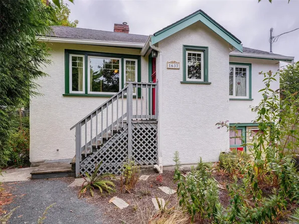 1637 McRae Ave, Saanich, BC V8P 1H2