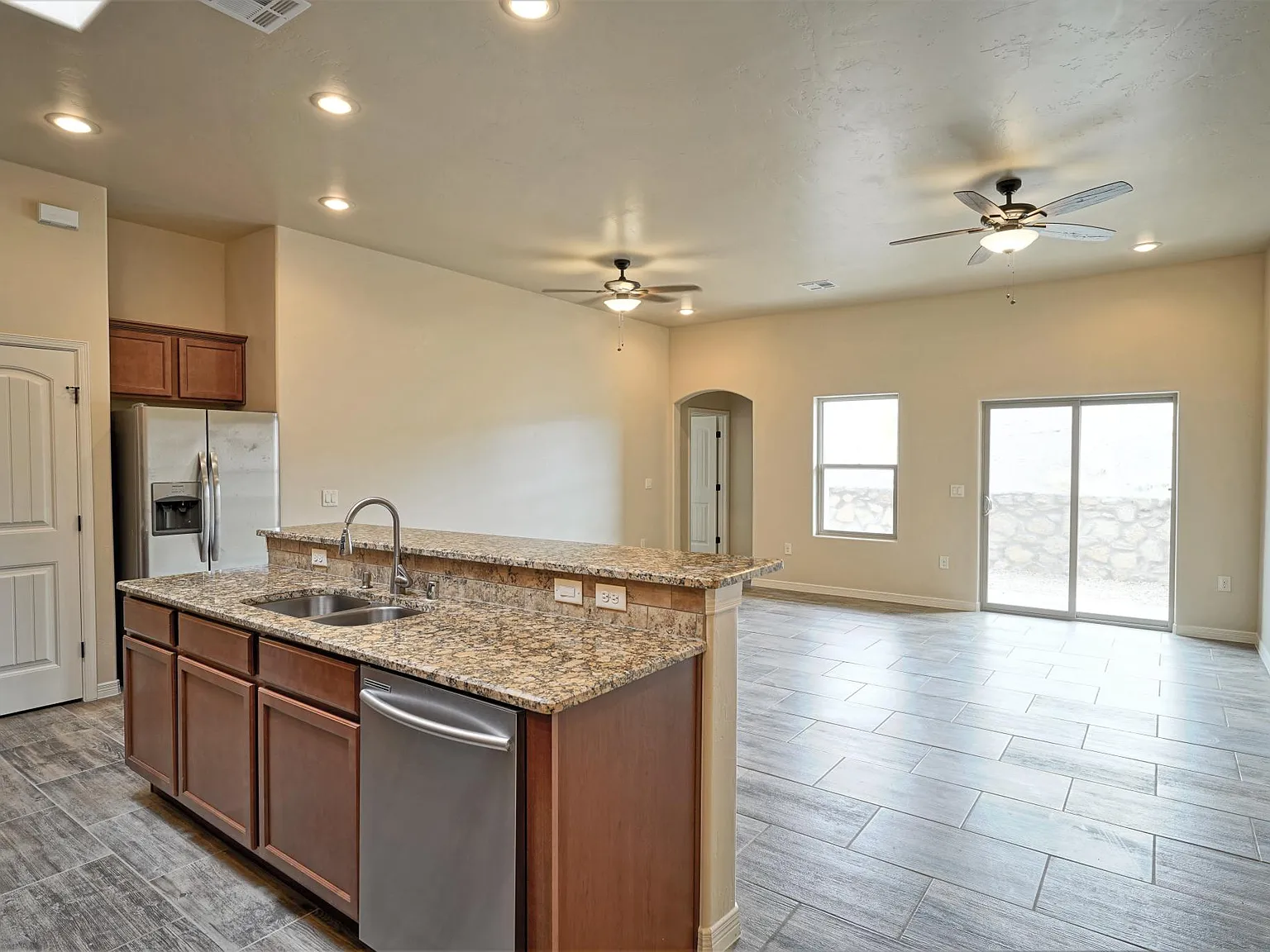 3 bed, 1442 sqft, $1,750 — Photo 3