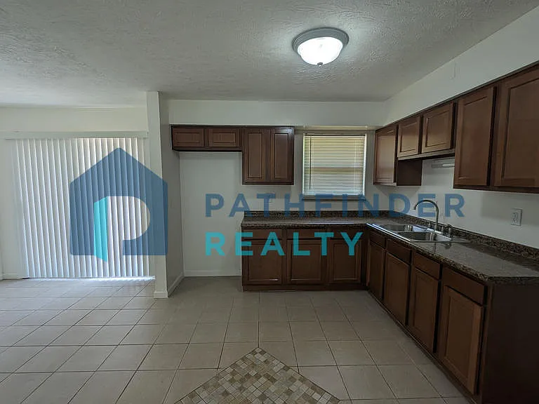 404 W Sherry Dr — Photo 5