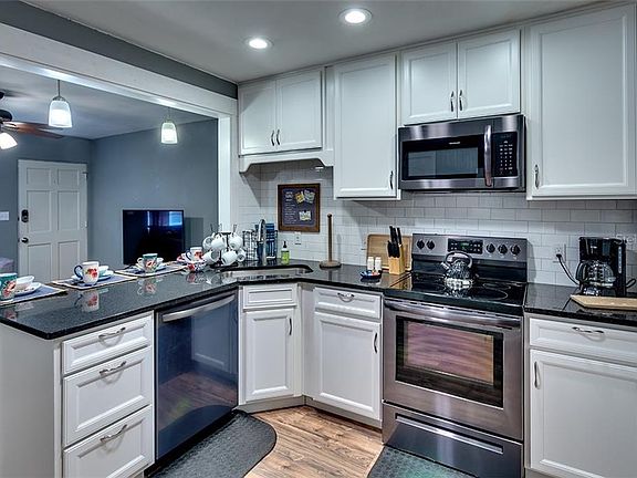 5th image of 2301 Bahia Vista St