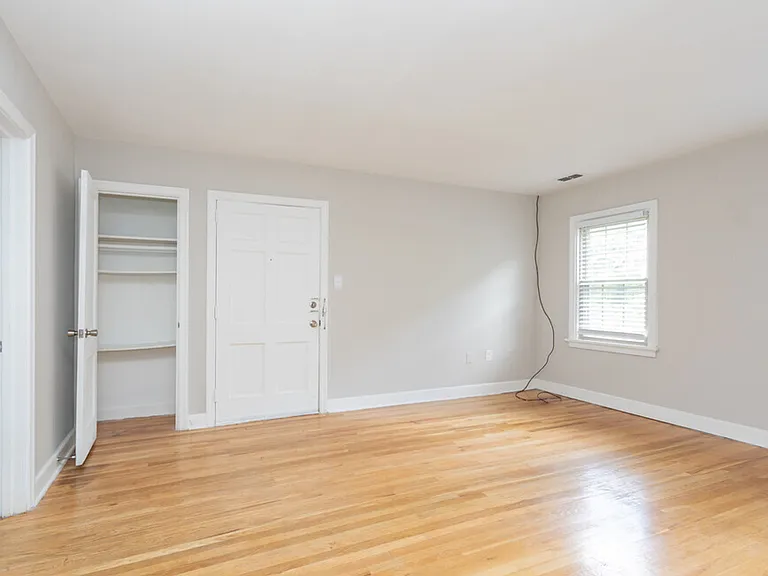 1107 W Rowan St — Photo 7