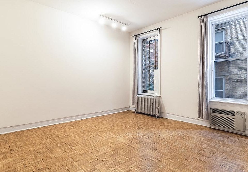 2nd image of 201 W 92nd St APT 6