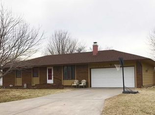 2809 Goldenrod Rd, Newton, KS 67117