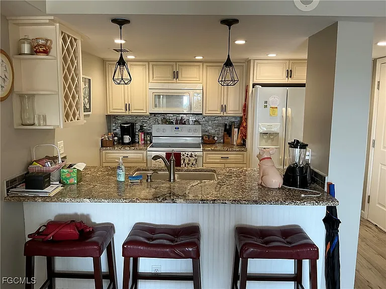 2885 Palm Beach Blvd #408 — Photo 9