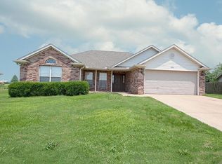 1190 Bo Ln, Springdale, AR 72764