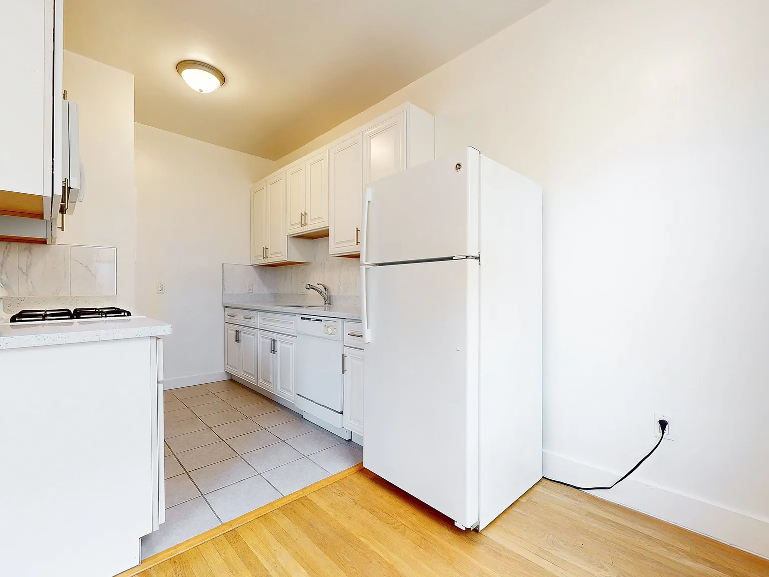 Bright 1BR in Pacific Heights | Parking Available | Pet Friendly — Photo 4