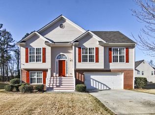 565 Chapel Walk Ln, Lawrenceville, GA 30045