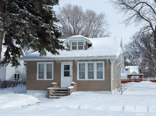 302 12th St N, Moorhead, MN 56560