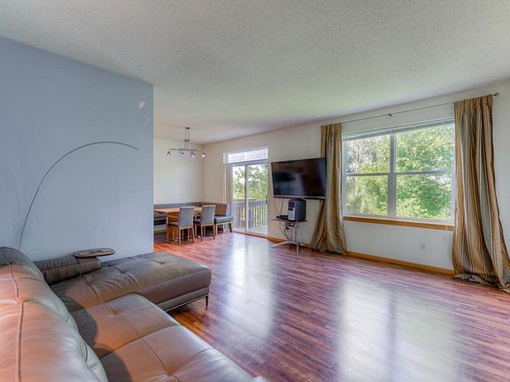 5th image of 3945 Garland Ln N