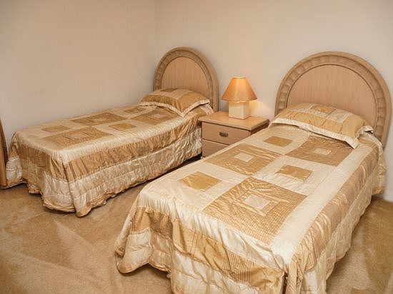LV4P4508PC-twin-bedroom