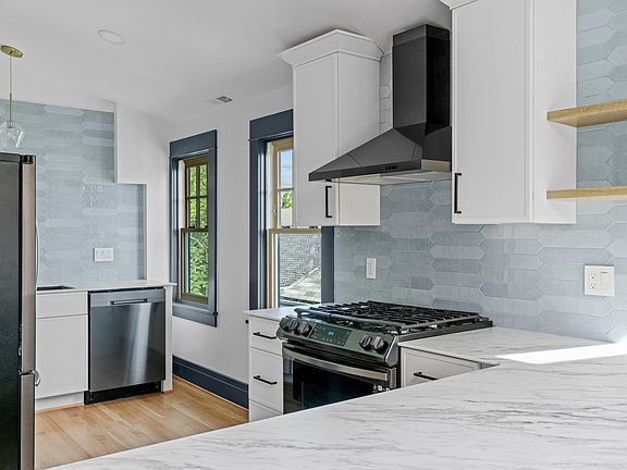 3rd image of 1076 Elmwood Ave #3