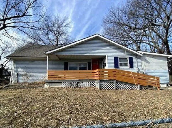 4220 E 43rd St, Kansas City, MO 64130
