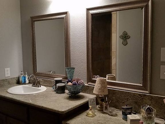 3rd image of 504 Bowie St