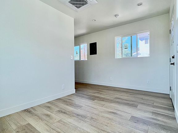 4th image of 437 1/2 N Mountain View Ave