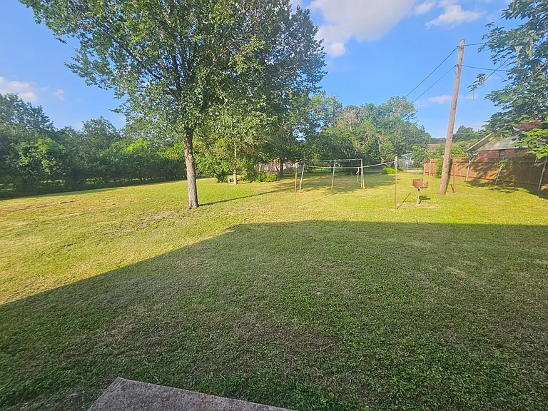 606 Trinity St — Photo 22