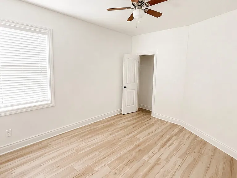 203A E Pecan St — Photo 10
