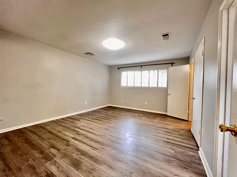 13819 Wickersham Ln — Photo 10