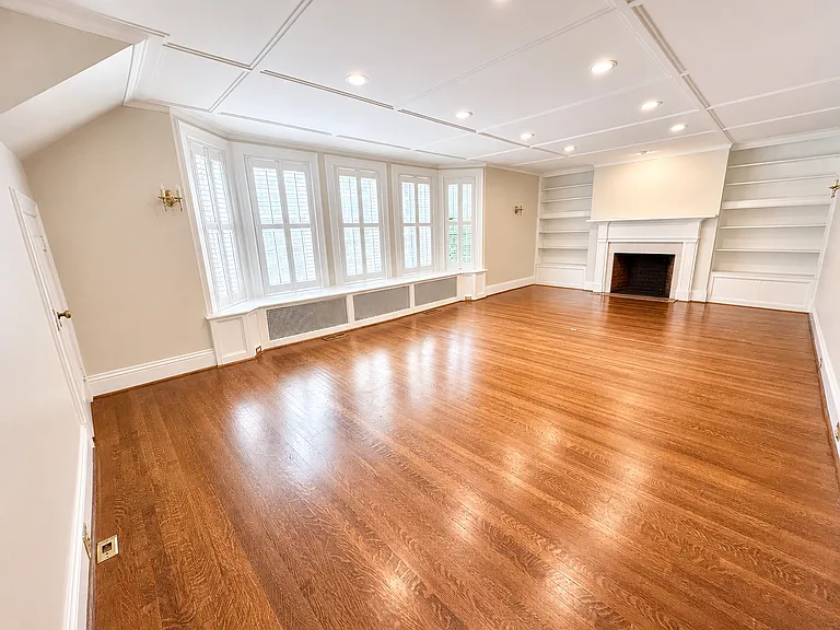 631 Saint James St #631 — Photo 14